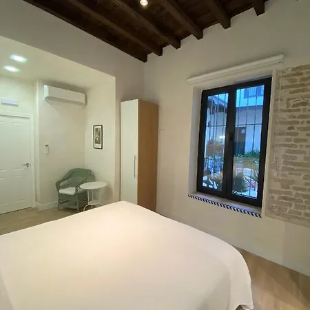 Apartamentos Santa Cruz, Centro Seville Exterior photo